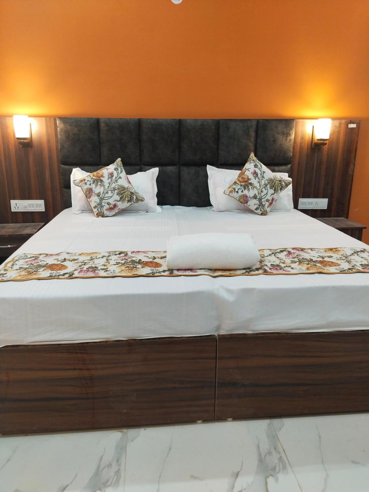 Atithi Inn Khajuraho Bagian luar foto