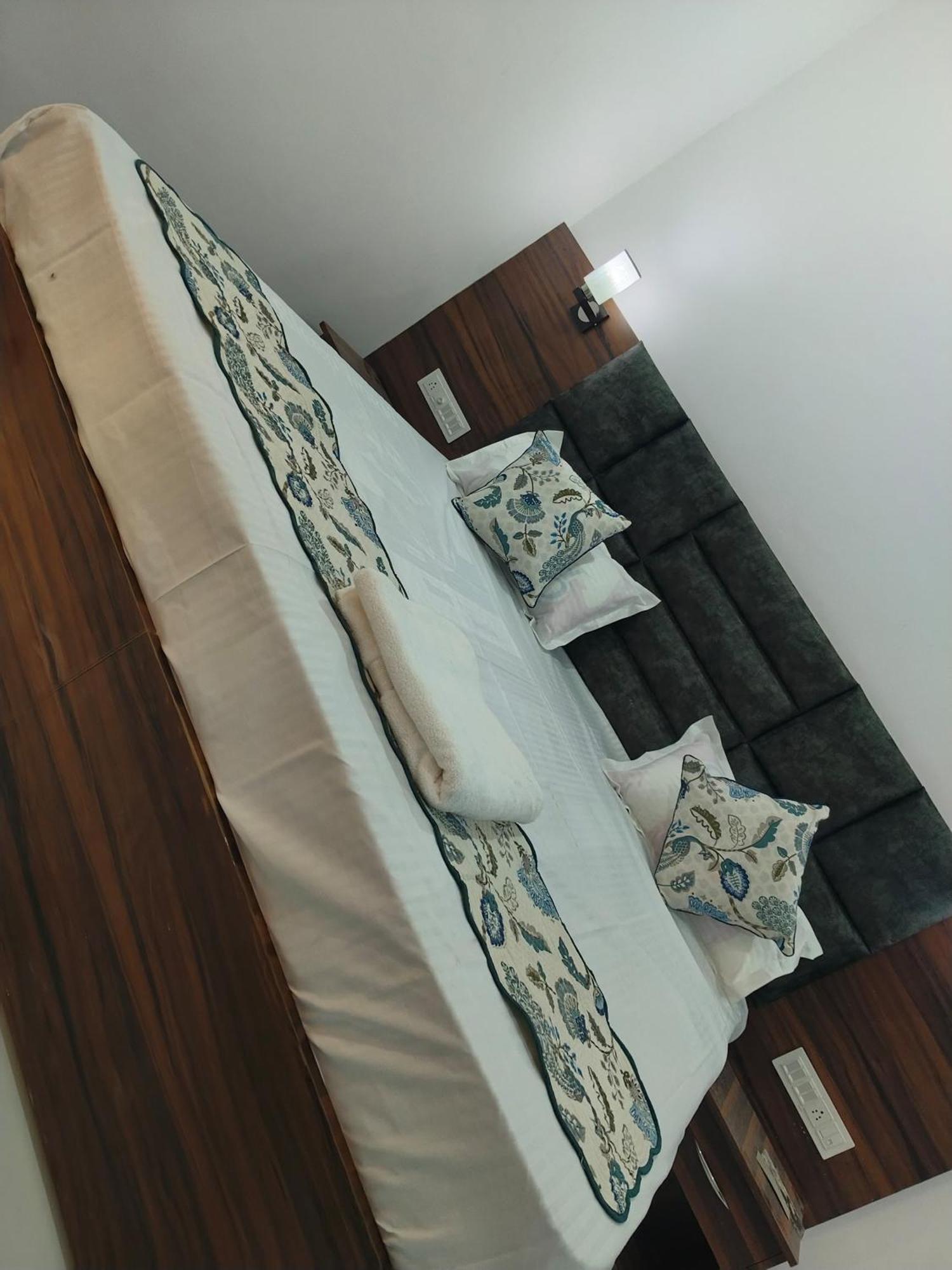 Atithi Inn Khajuraho Bagian luar foto