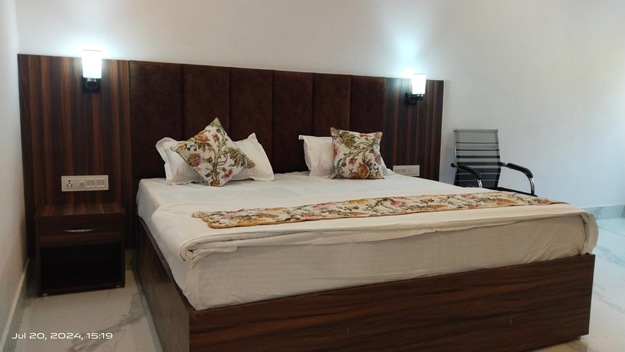Atithi Inn Khajuraho Bagian luar foto