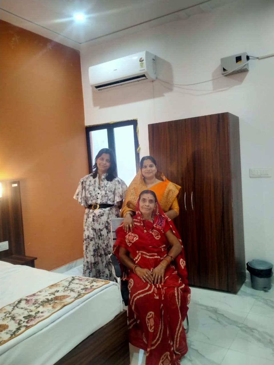 Atithi Inn Khajuraho Bagian luar foto